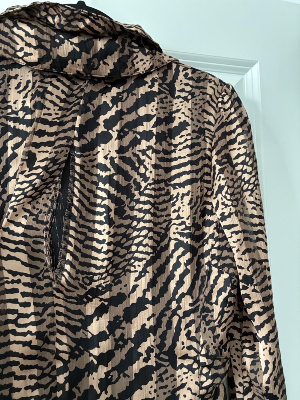 Tango Mango Size M Leopard Button-Down Collared Ruffled Blouse - Picture 7 of 7